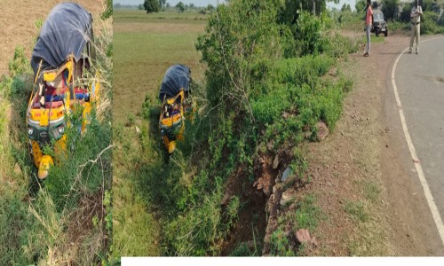 ఆటో అదుపుతప్పి బోల్తా పడిన ఘటనలో ఒకరి మృతి ఆరుగురికి గాయాలు