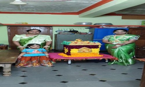 సద్దులబతుకమ్మ వేడుకల్లో పాల్గొన్న సర్పంచ్ వెంకటే శ్వర్ రావు.