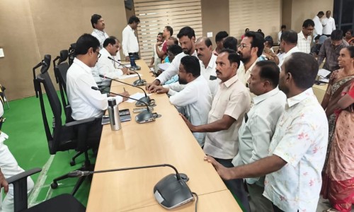 డబుల్ బెడ్ రూంలో ఇప్పించాలని అదనపు కలెక్టర్ కు వినతి...