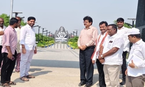 భక్తులకు మెరుగైన సౌకర్యాలు కల్పించాలి...