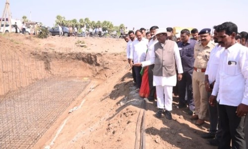 చెన్నూరు లో పలు అభివృద్ధి పనులకు శంకుస్థాపన చేసిన మంత్రి వివేక్..