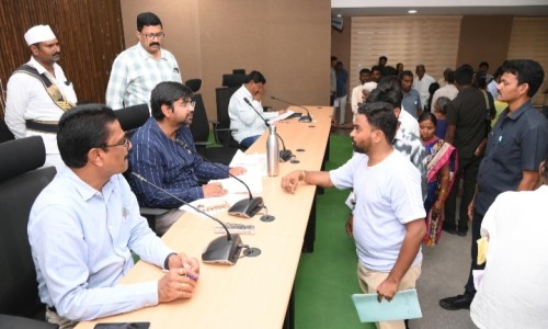 భూ పరిపాలన పెండింగ్ దరఖాస్తుల పరిష్కారం వేగవంతం చేయాలి...