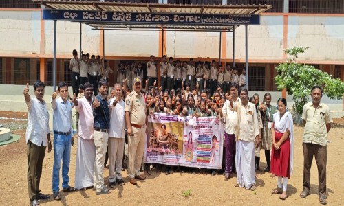 లింగాల జడ్పీ హైస్కూల్ లో శక్తి యాప్ పై, భద్రత నియమాలపై అవగాహన కల్పించిన ఏఎస్ఐ షేక్.నూర్ అహమ్మద్