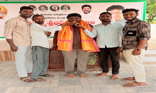 కాంగ్రెస్ పార్టీ సోషల్ మీడియా రాష్ట్ర కార్యదర్శి ఆరెల్లి కిరణ్ గౌడ్ ను సన్మానించిన DSB సోషల్ మీడియా టీం 
