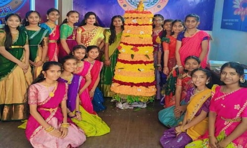 ఘనoగా ముందస్తు బతుకమ్మ సంబరాలు..