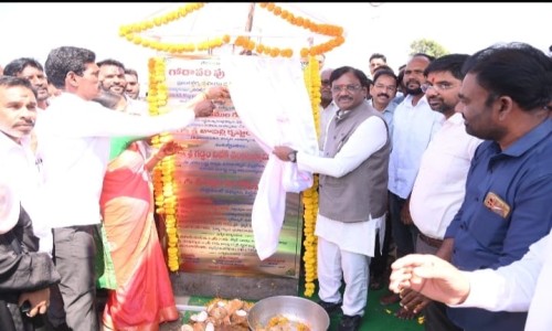 చెన్నూరు లో పలు అభివృద్ధి పనులకు శంకుస్థాపన చేసిన మంత్రి వివేక్..