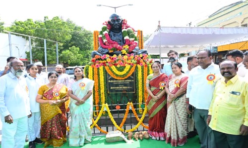 మహాత్మా గాంధీ ఆశయ సాధన కోసం మనమందరము కృషి చేద్దాం..!  ఎమ్మెల్యే గౌరు చరిత రెడ్డి, జిల్లా కలెక్టర్ ఏ.సిరి, ఏపీ ఈడబ్ల్యూఐడిసి రాష్ట్ర డైరెక్టర్ జీ.నాగముని