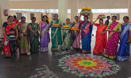 ఘనoగా ముందస్తు బతుకమ్మ సంబరాలు..